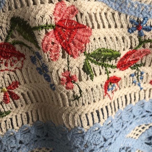 Cute retro crochet top by Julia by Love - Picture 2 of 9